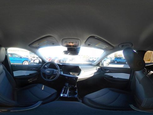 Used 2025 Chevrolet Trax LT image 41