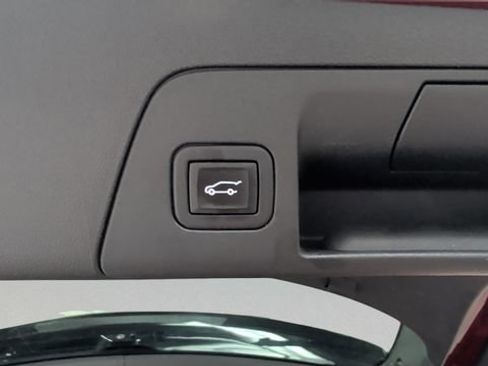 Used 2023 Buick Envision Avenir AWD/4WD image 21