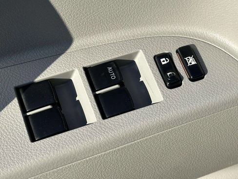 Used 2010 Toyota Highlander Limited image 11