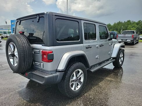 Used 2018 Jeep Wrangler Unlimited Sahara AWD/4WD image 7