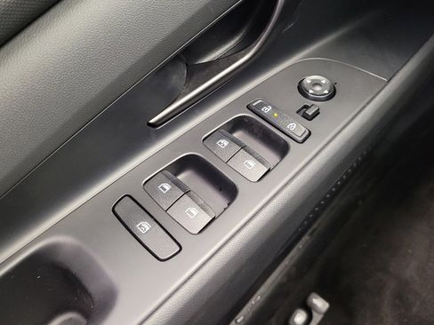 Used 2025 Hyundai Elantra Sport image 27