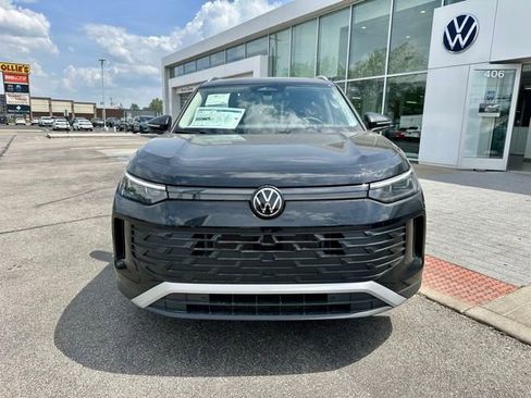 New 2026 Volkswagen Tiguan SE FWD image 2
