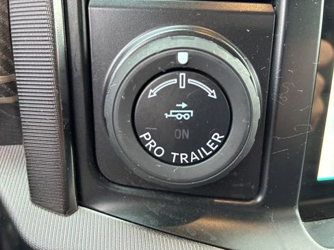 Used 2021 Ford F150 Platinum w/ FX4 Off-Road Package image 29