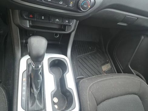 Used 2022 Chevrolet Colorado LT w/ LT Convenience Package image 19