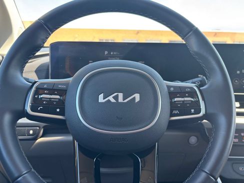 Used 2026 Kia Carnival FWD image 25