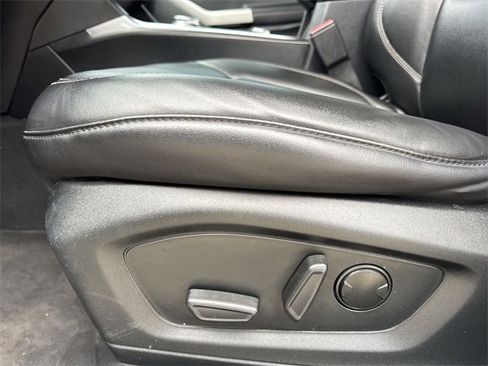 Used 2022 Ford Explorer XLT w/ Equipment Group 202A image 13