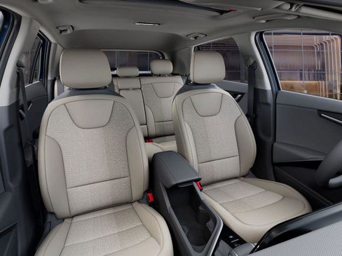 New 2025 Kia Niro EX Touring image 16