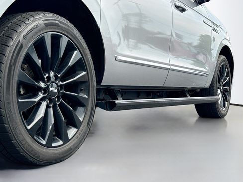 Used 2020 Lincoln Navigator L Reserve w/ Luxury Package AWD/4WD image 16