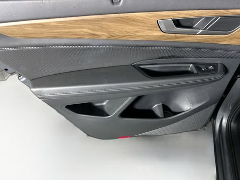 Used 2025 Volkswagen Atlas SE image 25