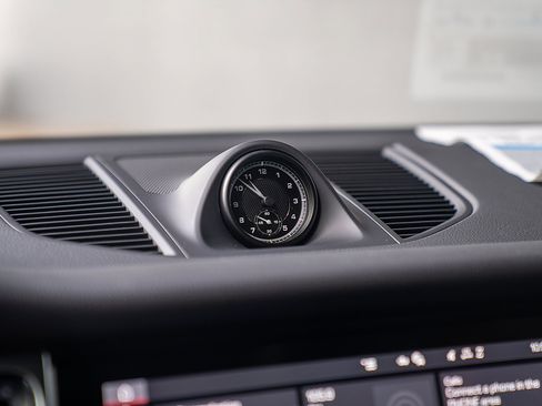 Used 2025 Porsche Macan Base image 10