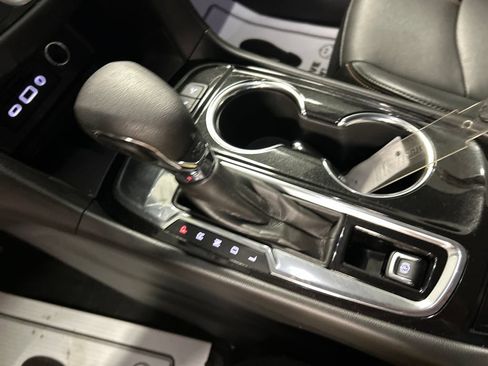 Used 2024 Chevrolet Equinox Premier FWD image 20