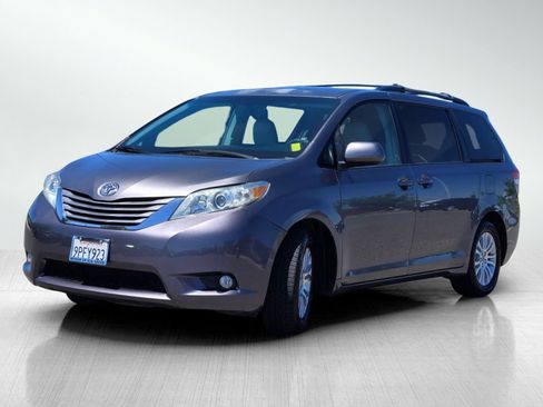 Used 2011 Toyota Sienna XLE FWD image 11