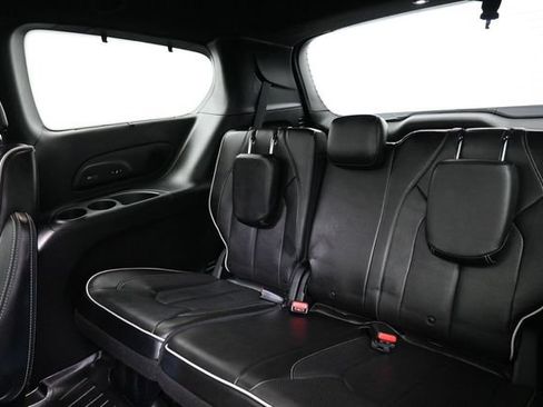 Used 2019 Chrysler Pacifica Limited w/ S Appearance Package FWD image 13