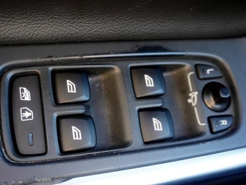 Used 2018 Volvo V60 T5 Cross Country w/ Convenience Package image 29