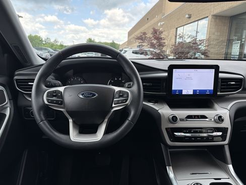 Used 2023 Ford Explorer XLT w/ Equipment Group 202A AWD/4WD image 13