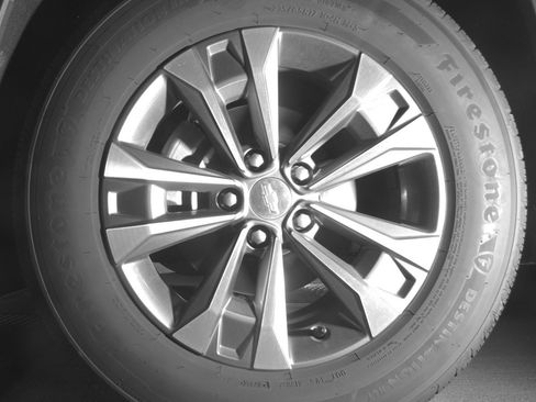 Used 2025 Chevrolet Equinox LT FWD image 12