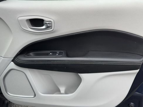 Used 2018 Jeep Compass Latitude w/ Popular Equipment Group image 14