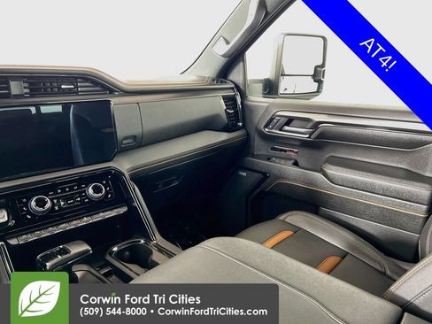 Used 2024 GMC Sierra 1500 AT4 w/ Technology Package AWD/4WD image 27