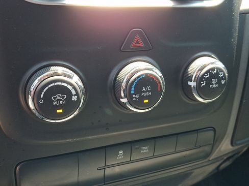 Used 2015 RAM 1500 Express AWD/4WD image 16