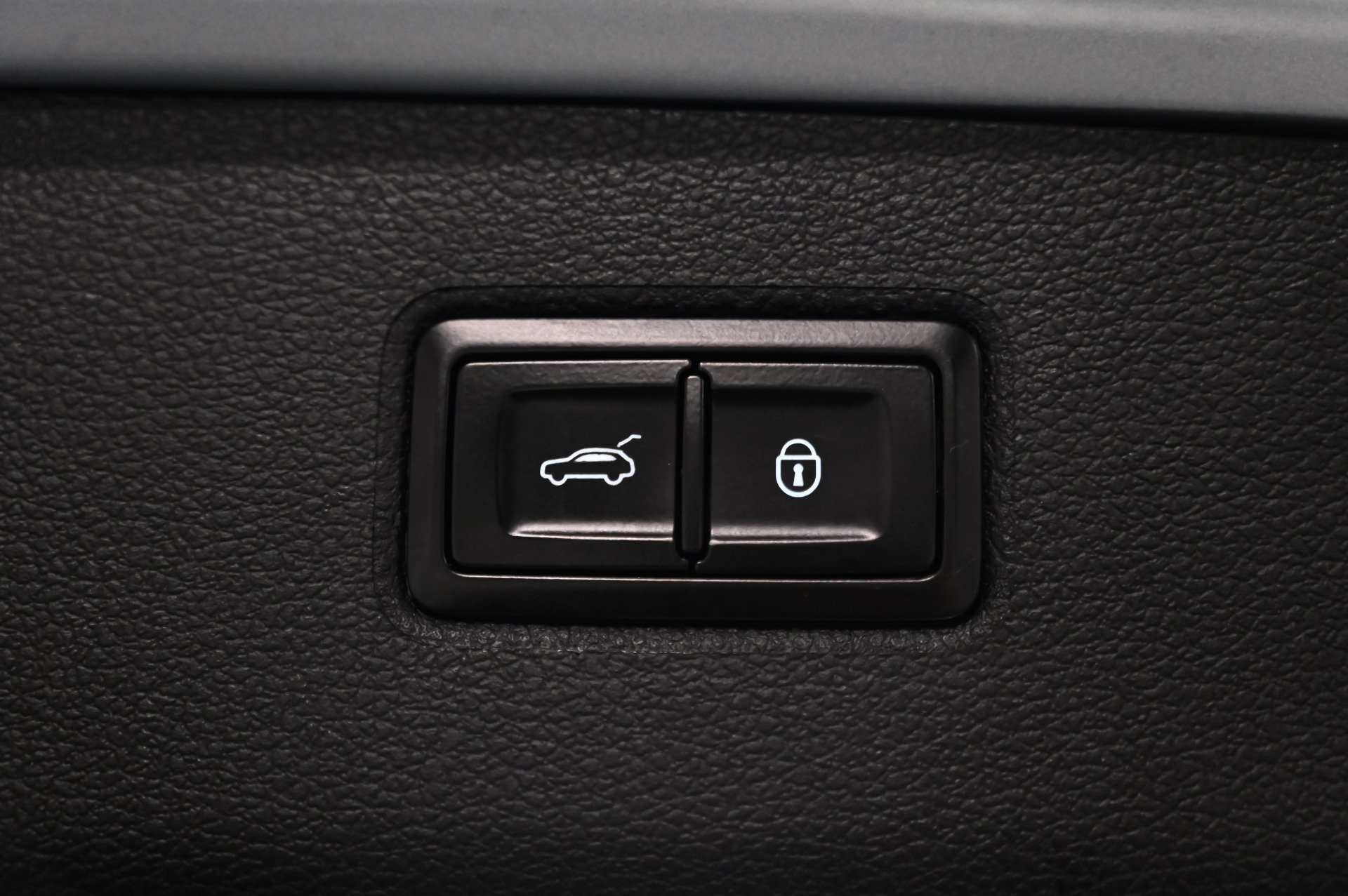 Used 2019 Bentley Bentayga AWD/4WD image 27