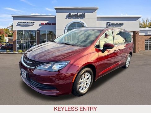 Certified 2020 Chrysler Voyager Lxi image 4