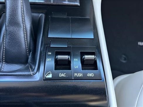 Used 2020 Lexus GX 460 Premium w/ Premium Package AWD/4WD image 29