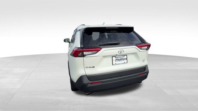 Used 2022 Toyota RAV4 XLE Premium AWD/4WD image 5