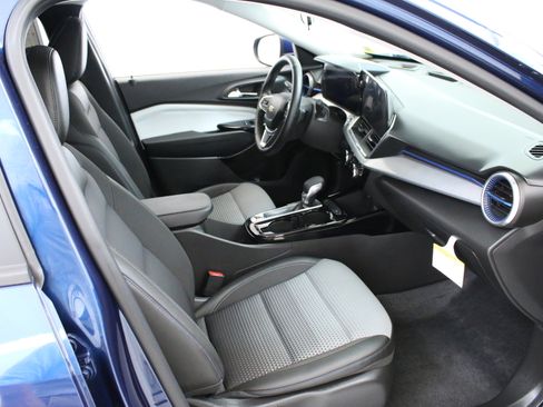 Used 2024 Chevrolet Trax LT w/ Driver Confidence Package FWD image 29
