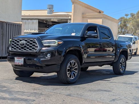 Used 2020 Toyota Tacoma TRD Sport w/ Technology Package AWD/4WD image 11