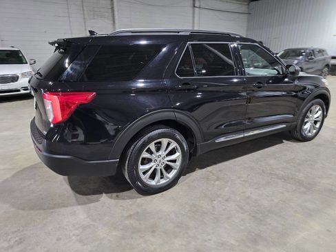 Used 2020 Ford Explorer XLT w/ Equipment Group 202A AWD/4WD image 11