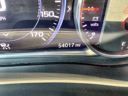 Used 2023 Chevrolet Traverse Premier FWD image 12