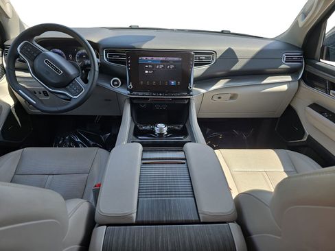 Used 2024 Jeep Wagoneer L Series II w/ Flexible Seating Group RWD image 9