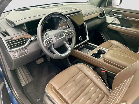 Used 2026 GMC Acadia Denali Ultimate w/ LPO, Floor Liner Package FWD image 9