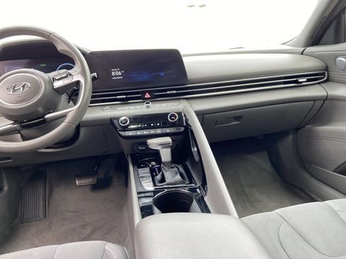 Used 2023 Hyundai Elantra SEL w/ Convenience Package FWD image 15