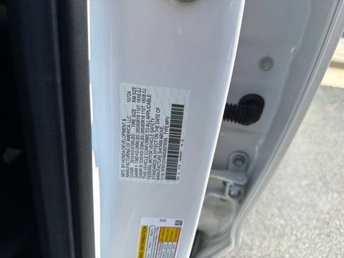Used 2025 Honda Pilot TrailSport image 7