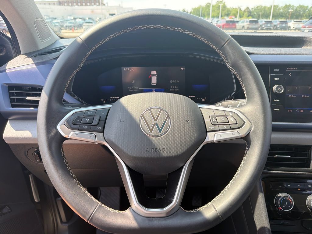 Certified 2023 Volkswagen Taos SE w/ Panoramic Sunroof Package AWD/4WD image 11