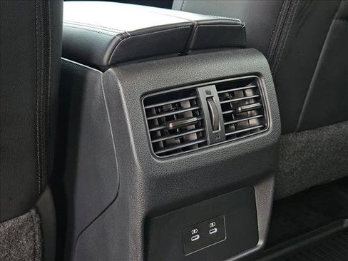 Used 2024 Nissan Rogue SL FWD image 17