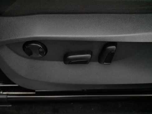 Certified 2023 Volkswagen Tiguan SE R-Line AWD/4WD image 20