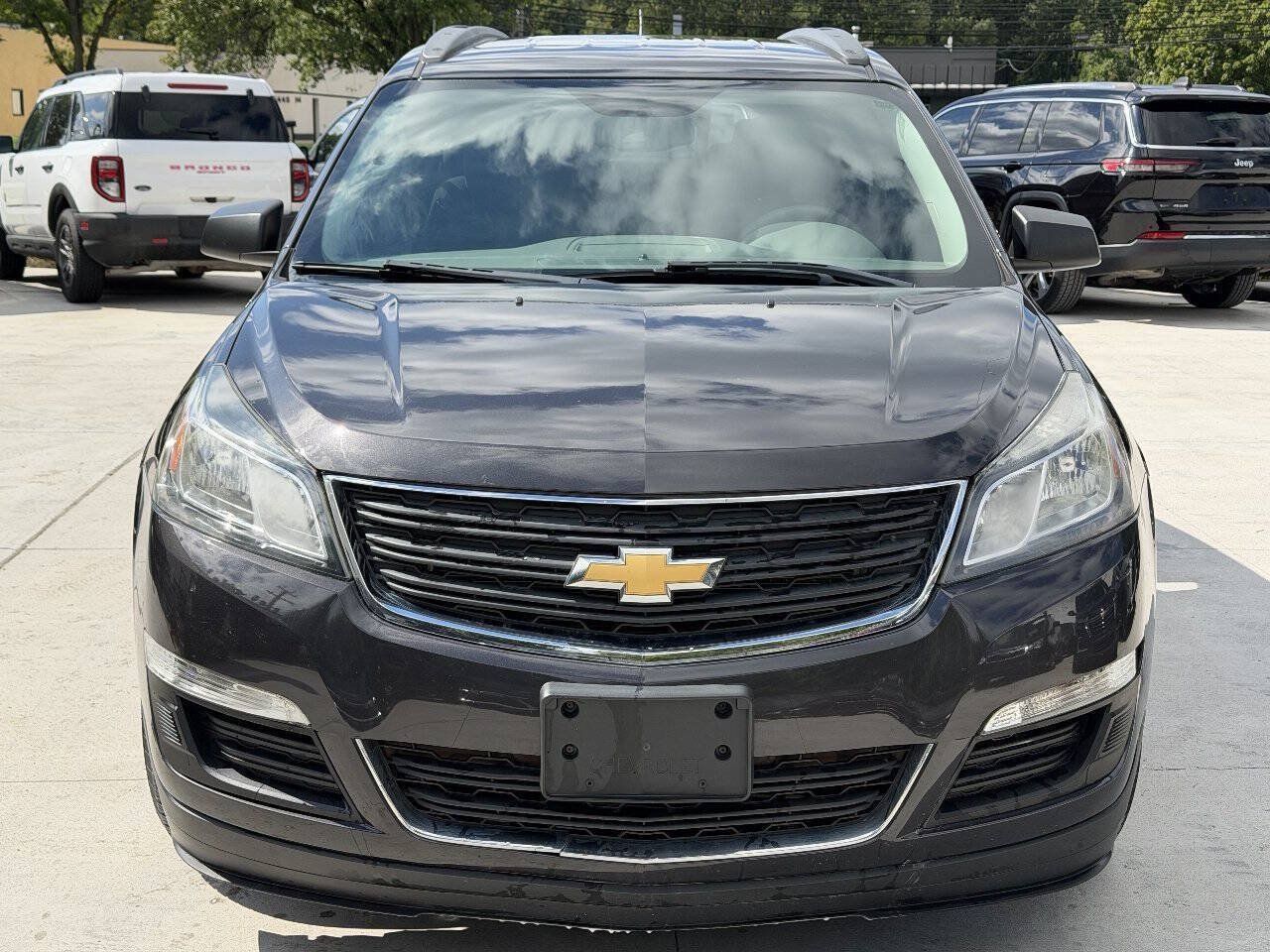 Used 2016 Chevrolet Traverse LS FWD image 2