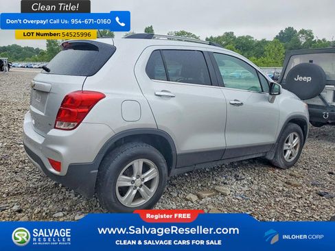 Used 2020 Chevrolet Trax LT w/ LT Convenience Package AWD/4WD image 4