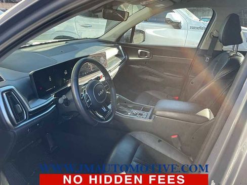 Used 2024 Kia Sorento S FWD image 2