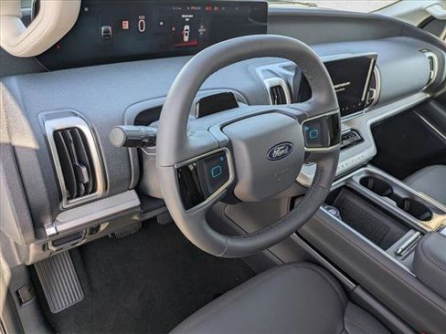 New 2025 Ford Expedition Active image 9
