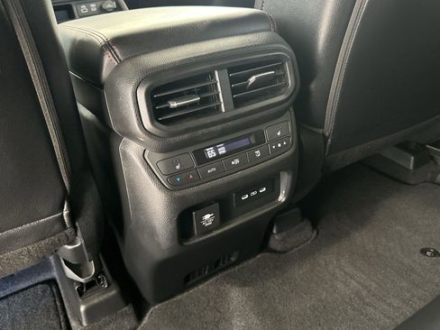 Certified 2025 Honda Pilot Black Edition image 37