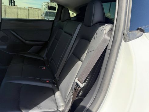 Used 2021 Tesla Model Y Long Range AWD/4WD image 22