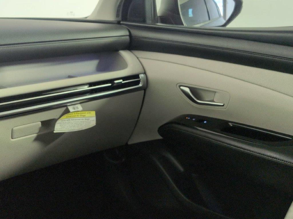 Used 2025 Hyundai Tucson Limited AWD/4WD image 23
