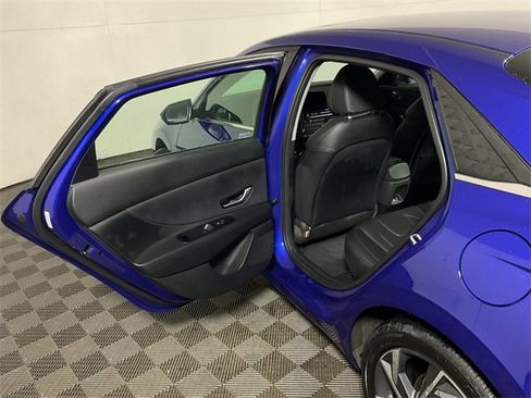 Used 2024 Hyundai Elantra Limited image 31