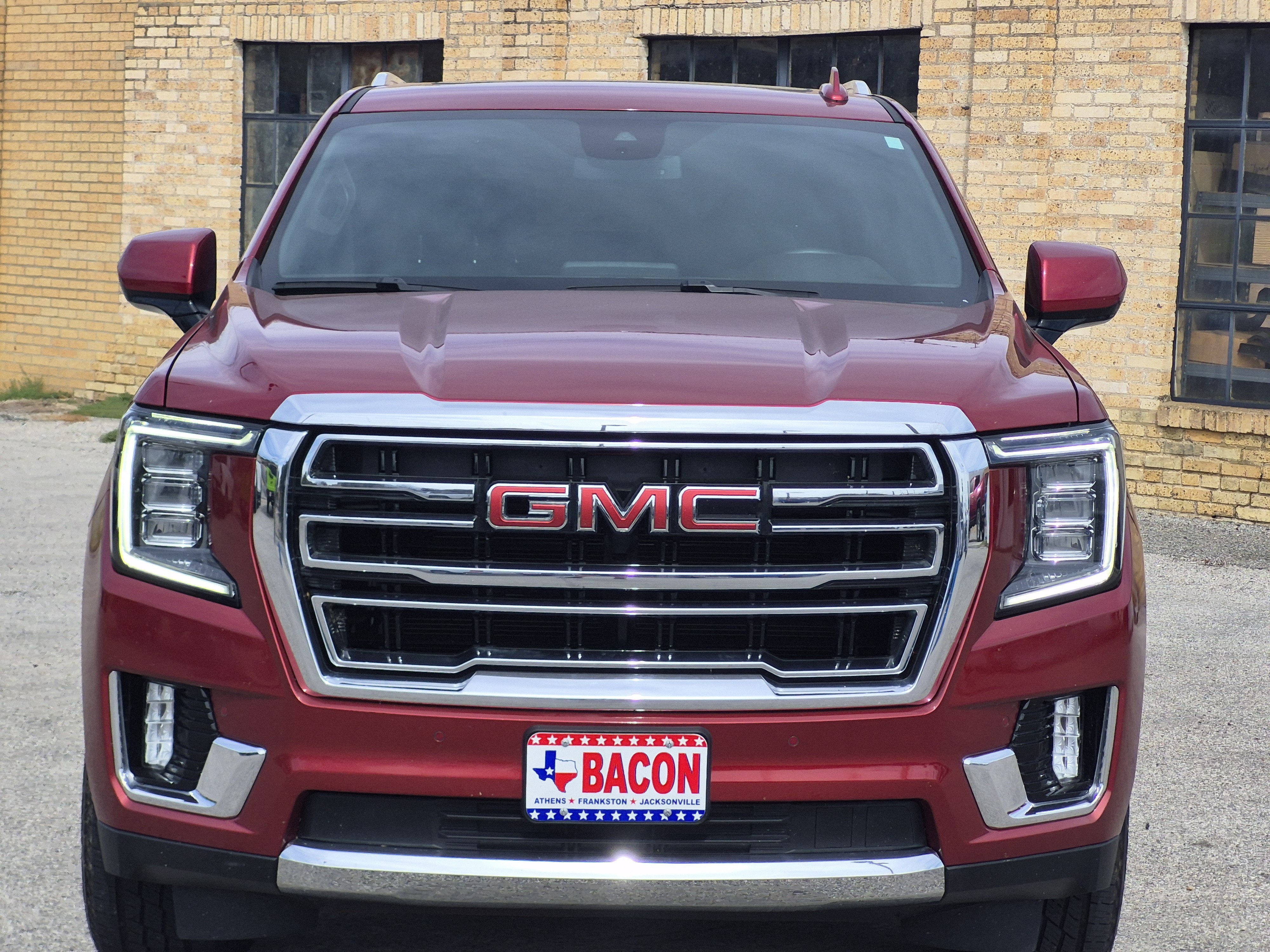 Used 2024 GMC Yukon SLT RWD image 2