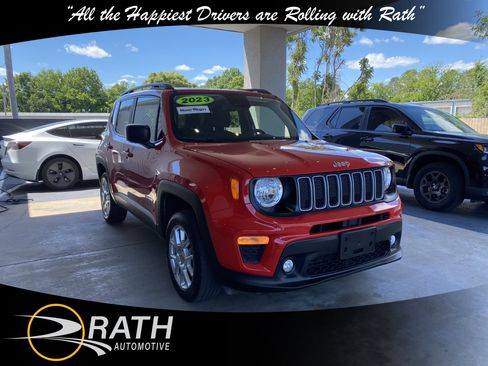 Used 2023 Jeep Renegade Latitude w/ Premium Group AWD/4WD image 4