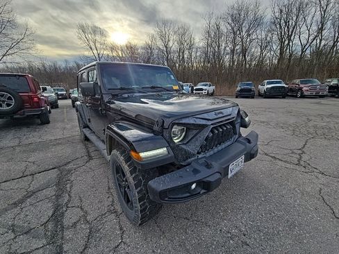Used 2020 Jeep Wrangler Unlimited Sahara image 11