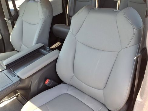 Used 2025 Toyota Sienna XLE w/ XLE Plus Package AWD/4WD image 18
